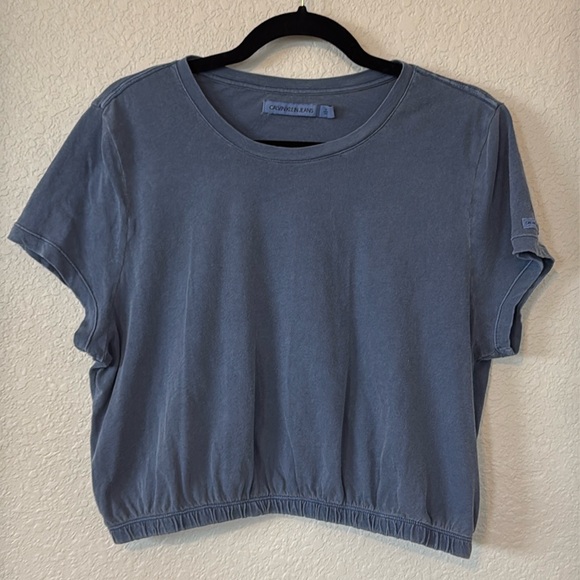 Calvin Klein Tops - Calvin Klein women’s medium blue elastic hem waist t-shirt cuffed short sleeves